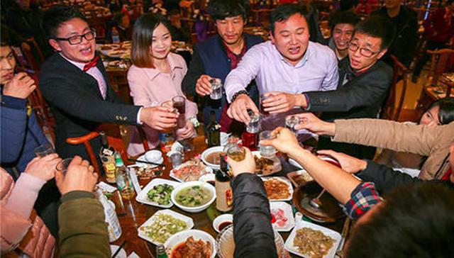 「搞笑段子」你就要跟著去收賬了再疼也得去紋個身(圖1)