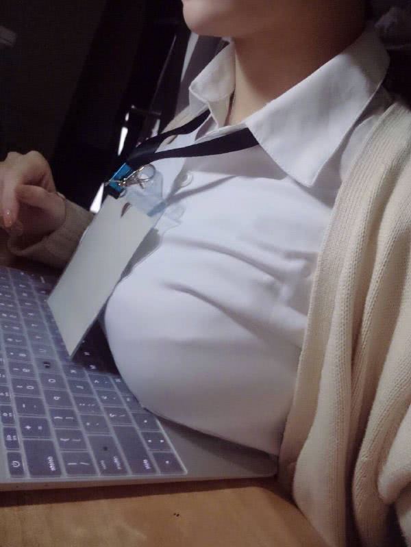 九游娛樂：搞笑圖片內涵段子：體育老師教導我們立定跳遠時身體不要后仰