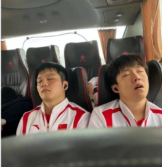 爆笑全程!盛李豪奪冠樊振東王楚欽打盹(圖10)