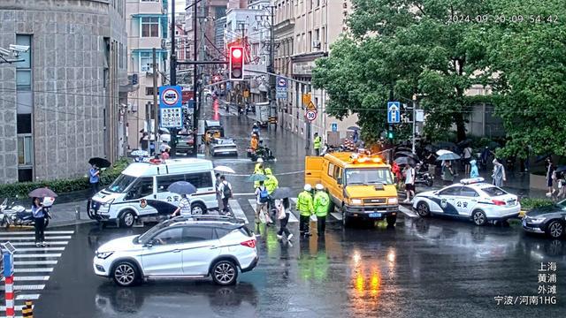 “普拉桑”肆虐申城寧波路積水嚴重應急部門火速行動