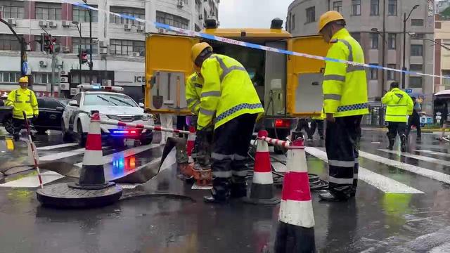 “普拉桑”肆虐申城寧波路積水嚴重應急部門火速行動(圖4)
