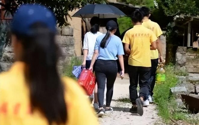 為了湊錢上學甘肅農村女孩給馬云寄母雞慘遭拒絕后竟一哭成名(圖17)