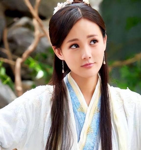 金庸給了她絕美的容貌完美的丈夫可她卻將自己活成了笑話(圖3)