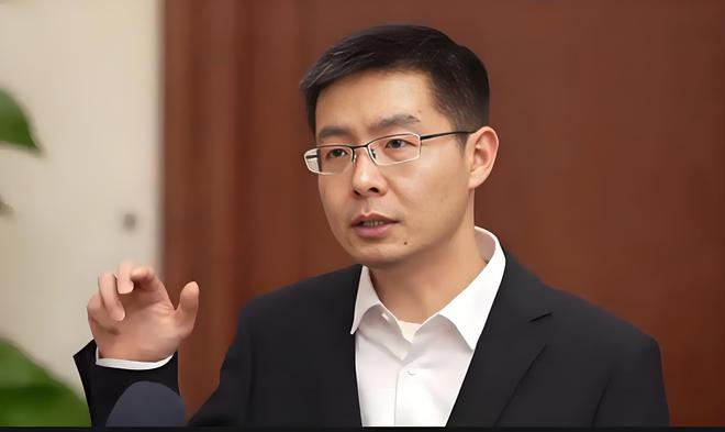 春節聯歡晚會年僅35的王興興再上熱搜回母校當院長逆襲人生(圖12)