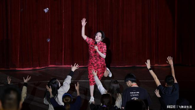 九游娛樂NineGame：李波脫口秀句句爆梗在合肥、北京多個城市的劇場沸騰大笑(圖2)