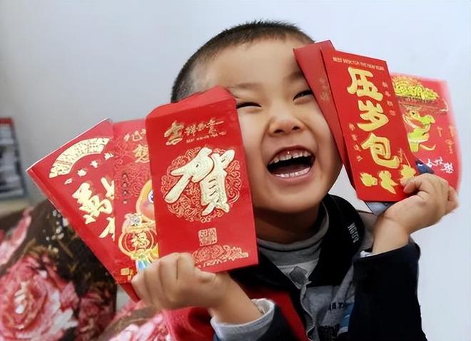 九游娛樂：給“壓歲錢”其實(shí)也有講究除夕給和初一給區(qū)別很大別鬧出笑話(圖2)